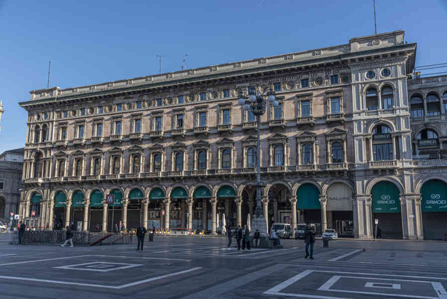 Italia - Milán 030 - plaza del Duomo.jpg